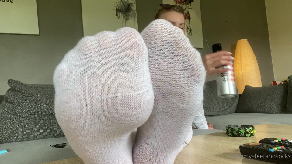 Emmyfeetandsocks 05-06-2021-2128387938-Sit down and enjoy Foot!