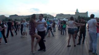 skirt-was-torn-big-dance-fail-7