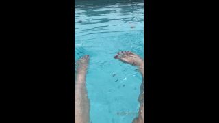 free xxx video 28 leiafishnets 19-08-2019 floating and swimming in the pool, veronica rodriguez foot fetish on feet porn -5