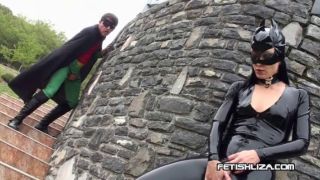 Cat captures Rubbin.-0