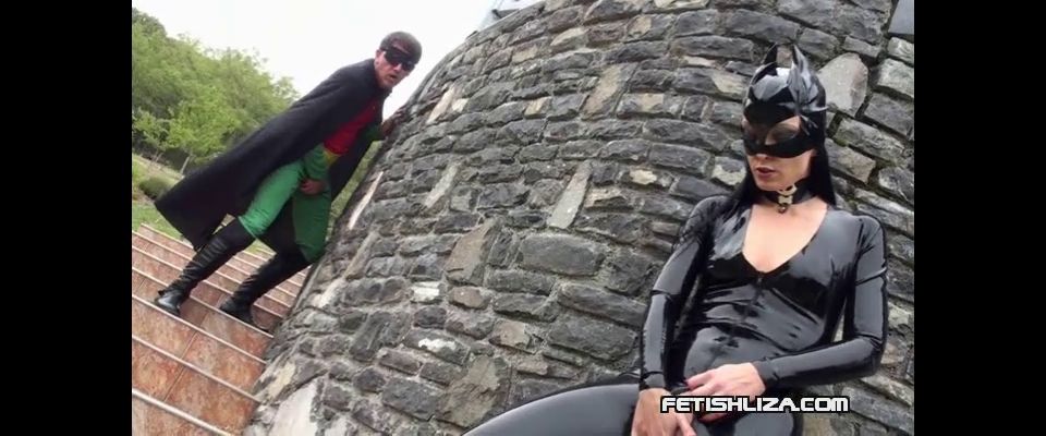 Cat captures Rubbin.