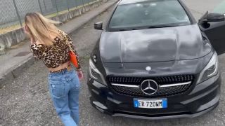 Pov Car Sex: Ragazza Italiana Compra UnAuto Usata E Si Scopa Il Venditore. Dialoghi In Italiano 720p-0