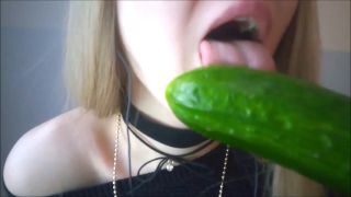 Peas and Pies 20181215 - Slow cucumber licking sucking 🥒 [1280x720]-3