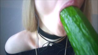 Peas and Pies 20181215 - Slow cucumber licking sucking 🥒 [1280x720]-5