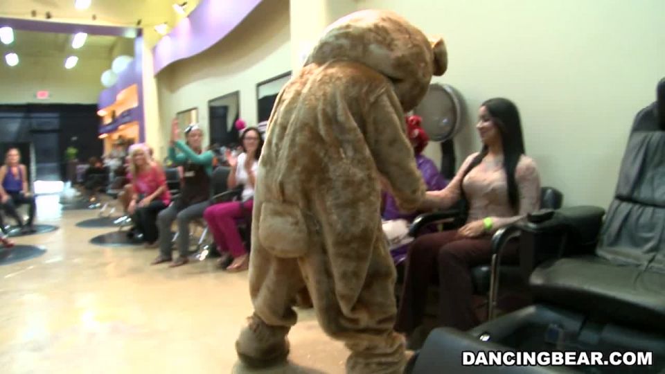 Video Party in the Salon 720p HD