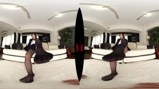 VRVR-087 HQ超高画質！【M男専用VR】「てめぇさっさとシコれよ」進学校に通う清楚な顔した黒パンスト穿いた義妹が上から目線で見下し淫語オナサポ/金蹴り/ビンタ/脚コキ/唾吐き/濃厚フェラ！罵倒されフル勃起したチ○ポにガニ股生挿入！卑猥な腰振りで何度もイキ乱れ… 永瀬ゆい-9