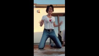 [K2S.CLUB] JulieEroticDress - Ich Spritze in Meine Jeans Auf Dem Balkon - HD 720P-3