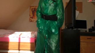 [K2S.CLUB] Red_Phoenix - Sexy grГјner PVC Mantel - HD 720P-2