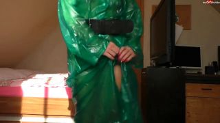 [K2S.CLUB] Red_Phoenix - Sexy grГјner PVC Mantel - HD 720P-4