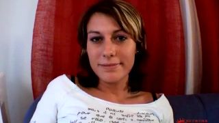 Newcomer spreads her sexy  legs-1