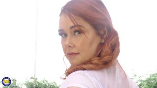 Ivy (30)   Sexy Curvy Mom Stretching Her Tight Jeans 1080p FullHD-1