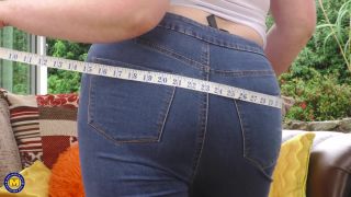 Ivy (30)   Sexy Curvy Mom Stretching Her Tight Jeans 1080p FullHD-3