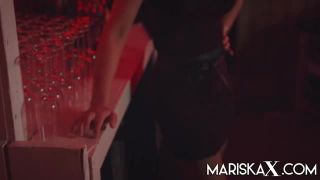 Mariska X Mariska get's both holes filled (Anal porn)-5