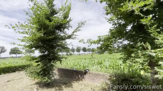 Elise - 21.06.2022 Doing some stuff in the Garden 2 Video...-8