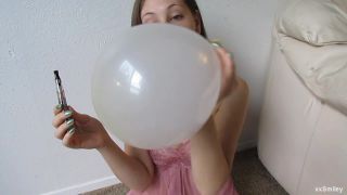 Professional domme - femdo... - Blowing up a balloon w/ cigarette smoke-1