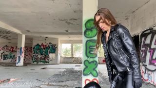 LADYANNABELLE666: "SUCKING ALPHA COCK IN URBEX" (1080 HD) (2025)-3