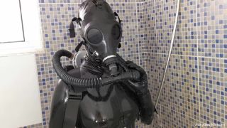 VickyDeVika - Cold Shower In Black Latex.-1