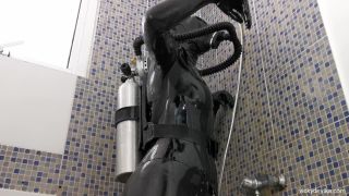 VickyDeVika - Cold Shower In Black Latex.-2