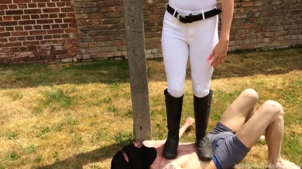 MISS SUZANNA MAXWELL - TRAMPLING AND JUMPING Video Sex Do...