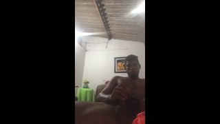 Brunette Quede solo en casa y toca hacerse una deliciosa paja -2