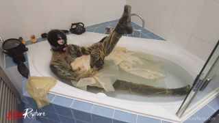 The rubber bath - wrapping.-1