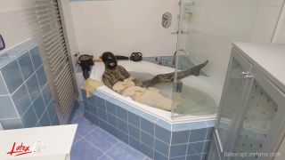 The rubber bath - wrapping.-8