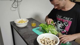 Home cooking - Грибной суп с салатом и говядиной-5