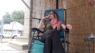 Vicky Vix - Candid Outdoor Smoke Break - Smoking-1