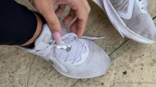 Onlyfans - Goddess Suzie - goddesssuzie26 - goddesssuziePost run these feet need to breathe The smell hits you like a train when my feet pop out - 25-08-2021-2