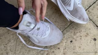 Onlyfans - Goddess Suzie - goddesssuzie26 - goddesssuziePost run these feet need to breathe The smell hits you like a train when my feet pop out - 25-08-2021-3