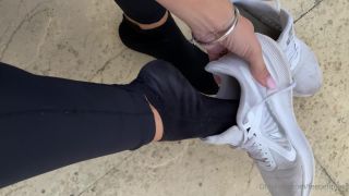 Onlyfans - Goddess Suzie - goddesssuzie26 - goddesssuziePost run these feet need to breathe The smell hits you like a train when my feet pop out - 25-08-2021-7