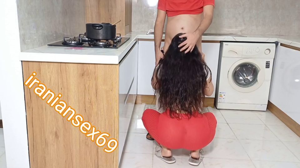 Mahdisjooon,Iraniansex69 - داشتم غذا درست میکردم که جا.ه.رز.اده.م چسبید بهم بهش میگم زود باش الان شوهرم میاد (پرازمکالمه‌فارسی)