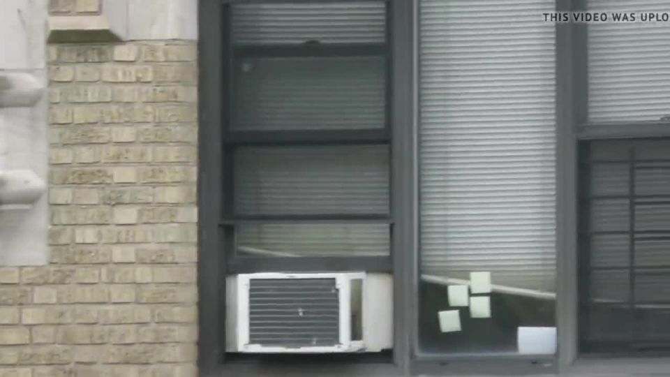 neighbor-oops-forgets-about-curtains-lol_9895963_
