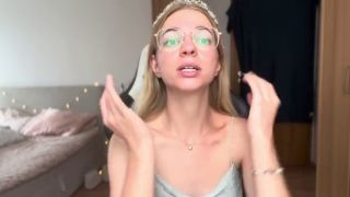 Femdom Benefits of eating another mans C U M-3