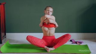 Masturbation Amazing Blonde Girl Diana Heaven Rubbing Her Pussy During Her Workout-1