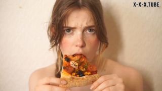 eating, food, food porn, food stuffing, mouth fetish horny slut eats vegan pizza Manyvids  LongHairLuna   Eating-9