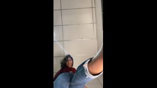 Hannah Robins - hanna hcri Hannahcrigiantess content POV I found a tiny man on my floor - 14-11-2020 - SiteRip-2