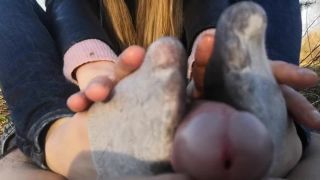 Oksifootjob - Public Footjob And Socks Job From Beauty On In The Park Close View-4