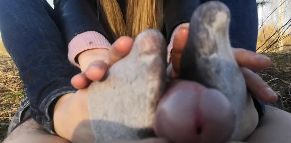 Oksifootjob - Public Footjob And Socks Job From Beauty On In The Park Close View