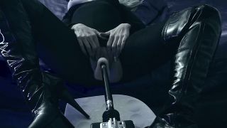 Squirting Latex Boot Wife Mandi Manxx With Dildo Machine-0