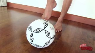 Watch Donut Plays With A Huge Dildo!-1