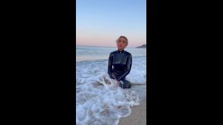 Katerina Piglet () Katerinapiglet - the warm sea caresses the body in latex these are such pleasant sensations 13-08-2021-0