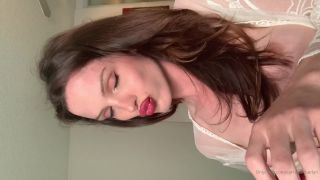 [Onlyfans] carrieemberlyn-07-04-2020-30094875-Roommate walks in on me he caught me naked-0