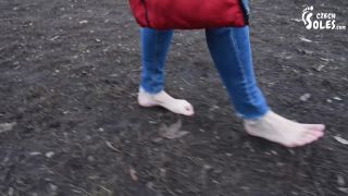 free porn video 11 nose fetish porn femdom porn | Dirty feet in park get cleaned by a stranger | femdom-1
