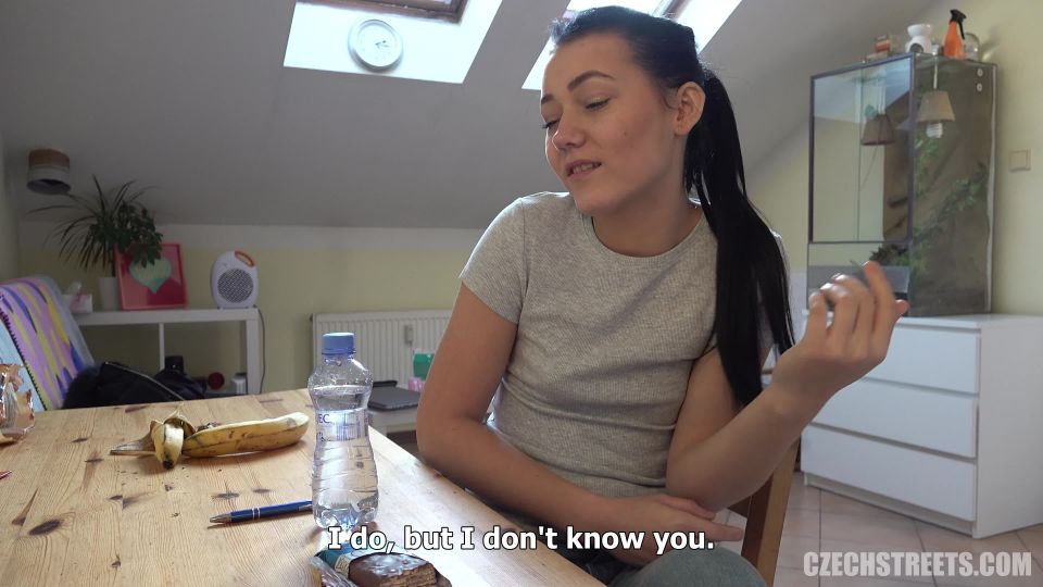 Natalia & Clara  Naive Twins  E124