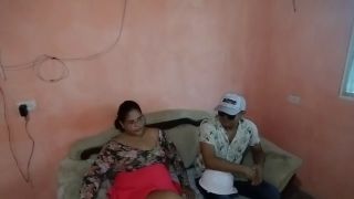 Esposa Infiel Real Big ass stepmom seduces her daughter's boyfriend while she's not at home. Part 1-1