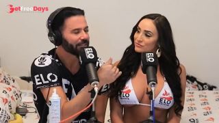 Alyssia Vera recibe nalgadas en el cuarto picante-5