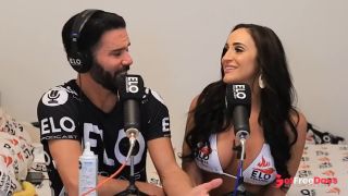 Alyssia Vera recibe nalgadas en el cuarto picante-7