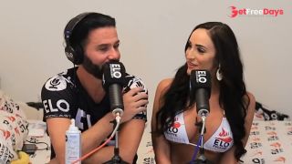 Alyssia Vera recibe nalgadas en el cuarto picante-8