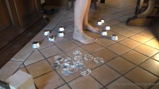 fetish Italian Girlfriend aka italiangirlfriend - 07-22-2022 OnlyFans Video - Aluminium cups cant stand a chance against my feet video Italian Girlfriend-4